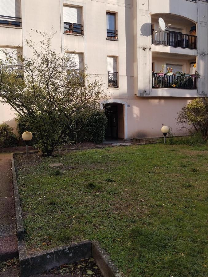 Le Beau Refuge Parisien De Cergy - Parisian Modern Flat At Cergy Bed & Breakfast エクステリア 写真