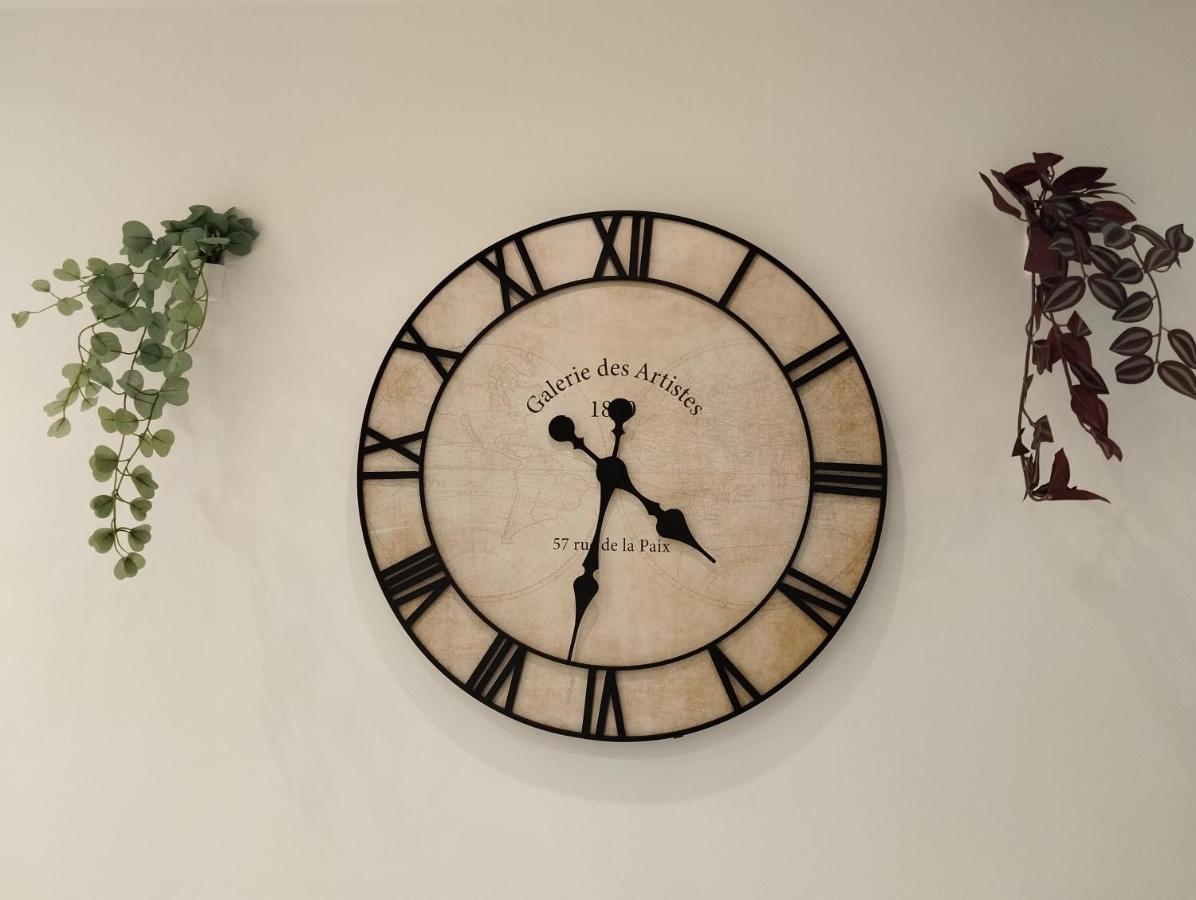 Le Beau Refuge Parisien De Cergy - Parisian Modern Flat At Cergy Bed & Breakfast エクステリア 写真